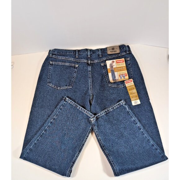 Wrangler Jeans Mens Size 40x30 Dark Blue Relaxed Bootcut Fit Stretch Denim NWT - Picture 1 of 4